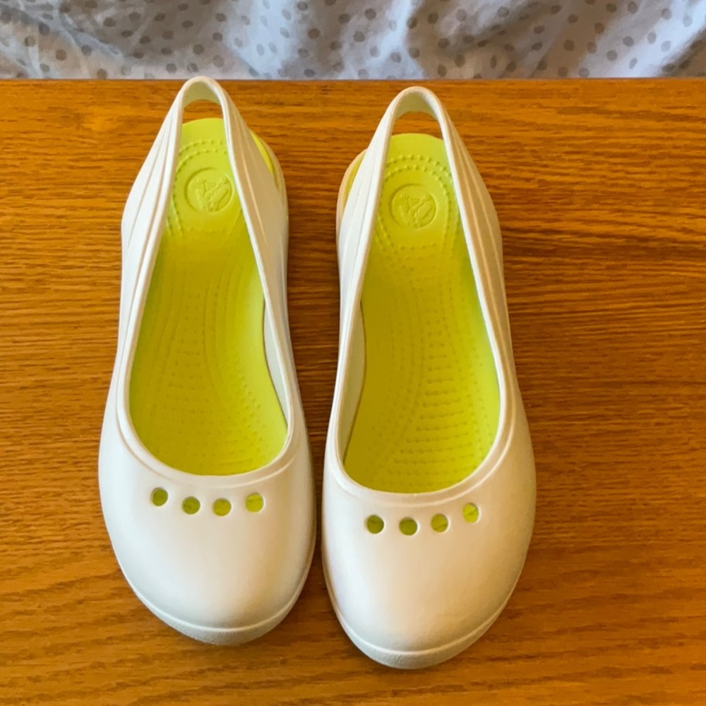 Women’s Size 6 Crocs Sling Back Slip Ons, Great Condition!